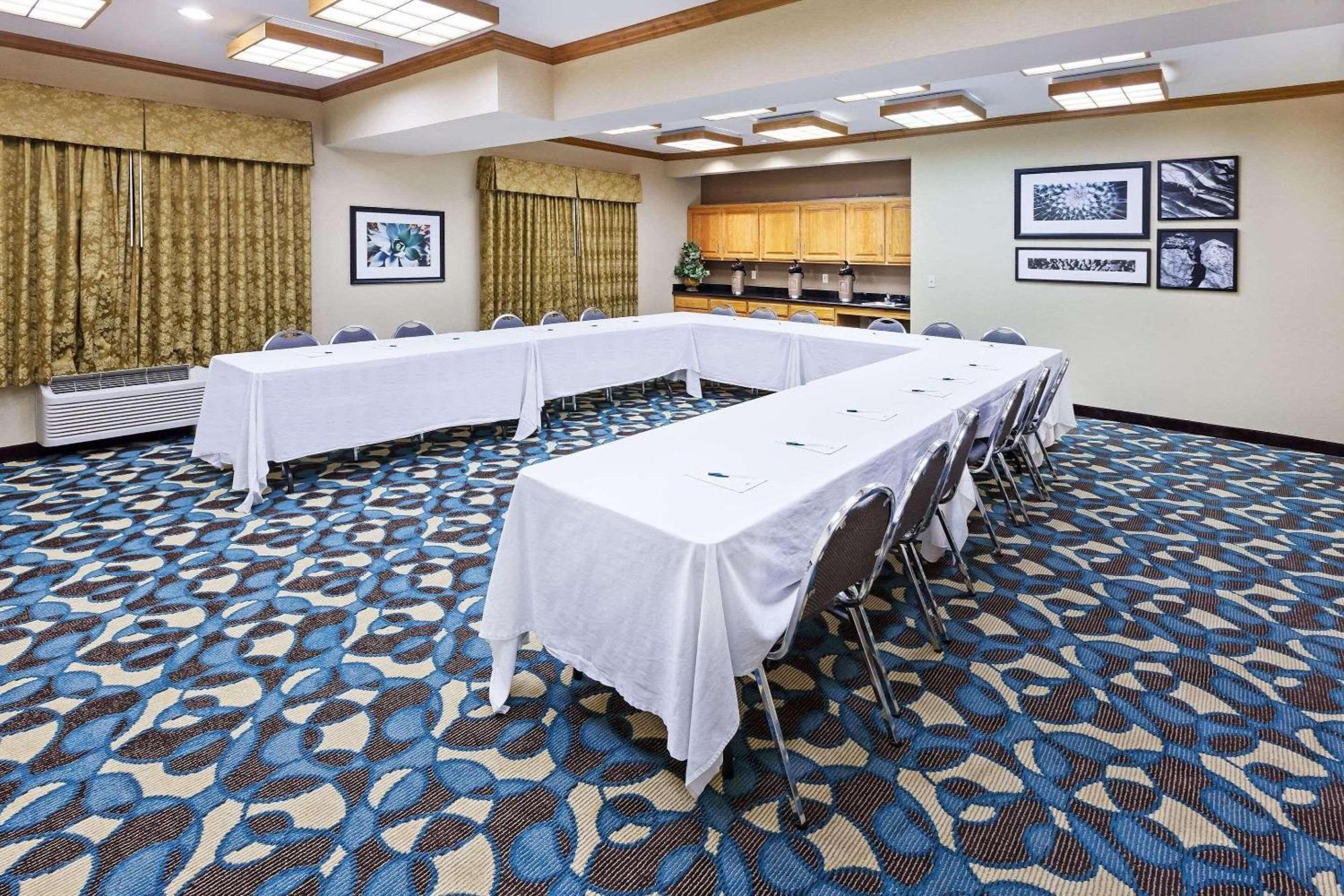 Country Inn & Suites By Radisson, Lubbock, Tx מראה חיצוני תמונה
