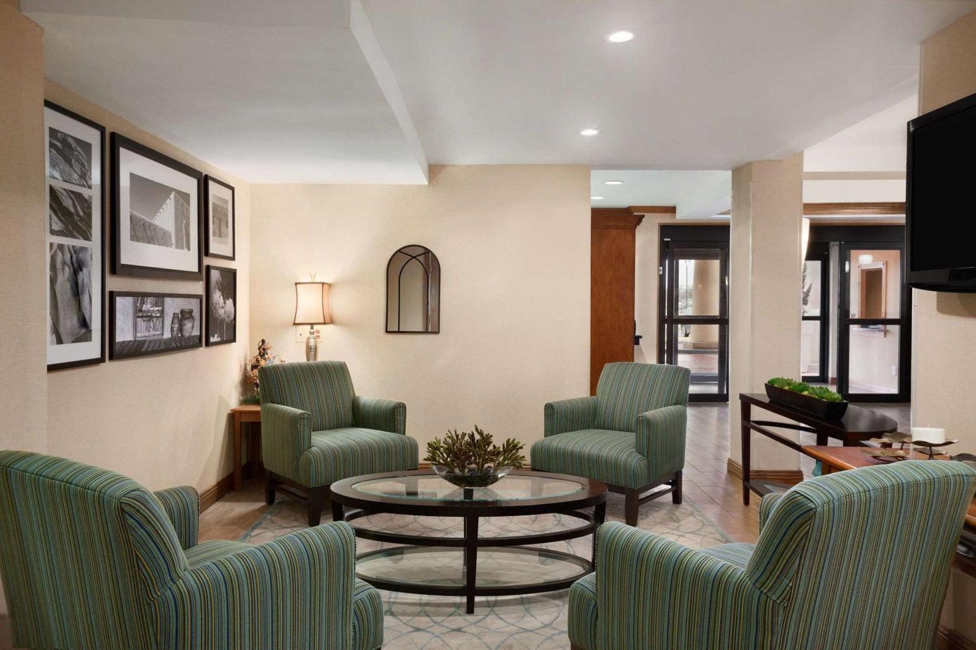 Country Inn & Suites By Radisson, Lubbock, Tx מראה חיצוני תמונה